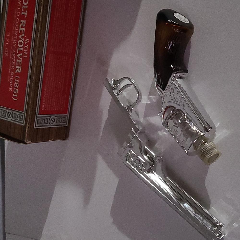 AVON Colt Revolver 1851 Wild Country Aftershave Decanter Empty w/ Original Box!! - Picture 16 of 16